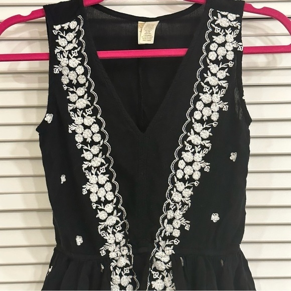 JAPNA black and white embroidered peplum tank blouse - Picture 3 of 7